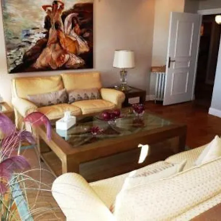 Apartment Sleeps 4 Air Con Wifi