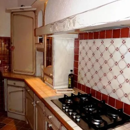 Sleeps 4 Air Con Wifi Apartment